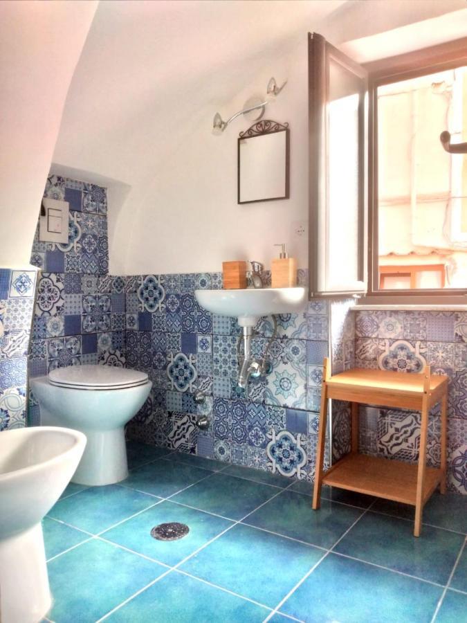 Casa Adriano Apartment Прочида Екстериор снимка